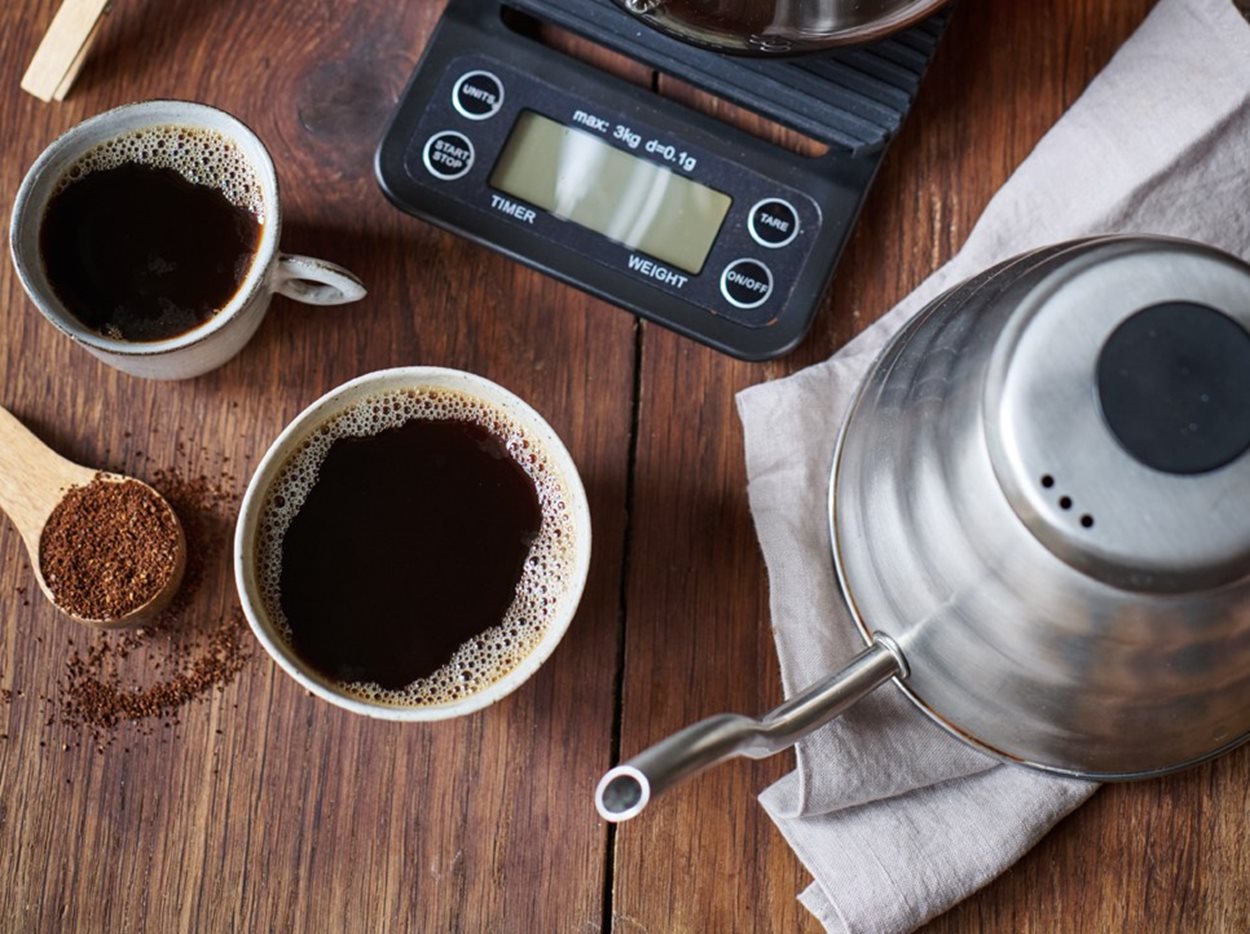 Mit EILLES KAFFEE Filterkaffee schone Momente mit Freunden geniessen